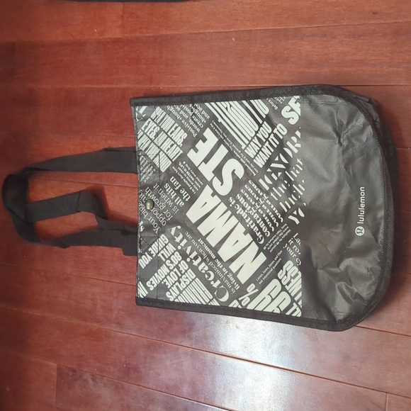 Lululemon gift shopping bag - Picture 1 of 6